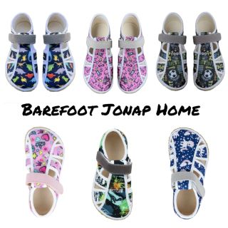 Barefootové papučky Jonap Home. Oblíbené měkoučké papučky, krásně sedí na nožce, mají mírně zpevněný opatek a zapínání na...